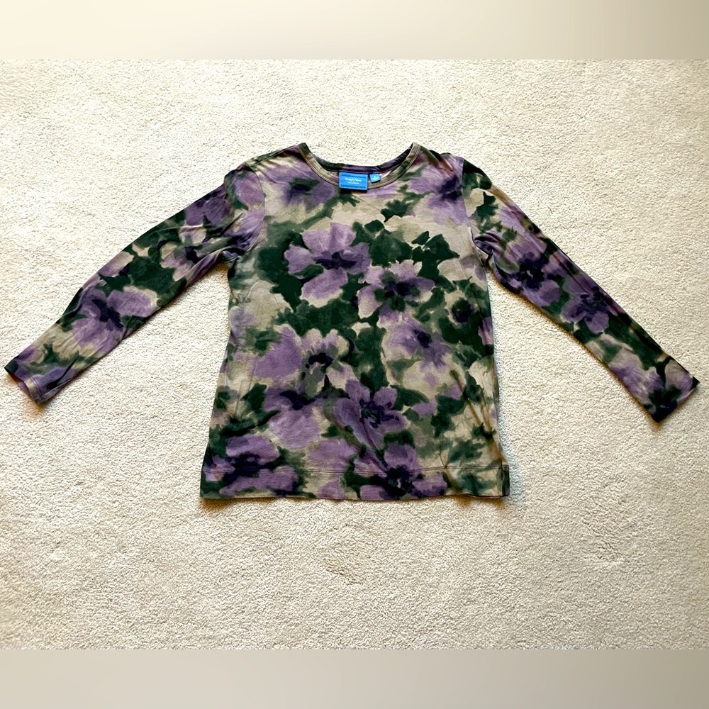 Vera Wang colorful long sleeve tee. Size medium. Good condition.